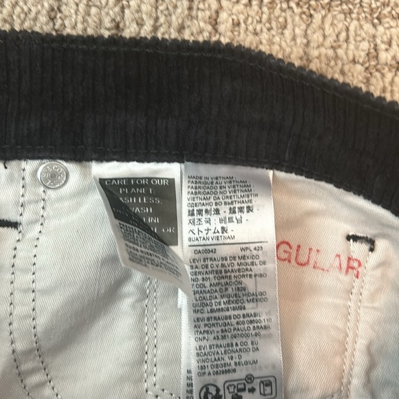 Levi’s irregular 314 shaping straight black corduroy jeans - Picture 3 of 7
